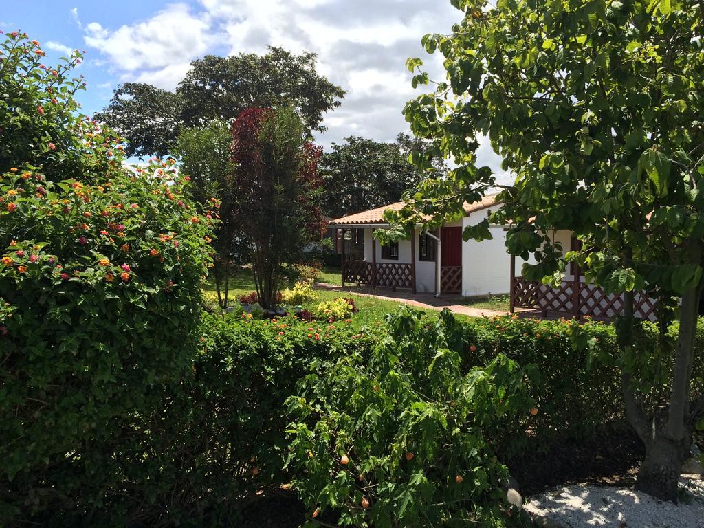 Hosteria Rosa Blanca Puembo Exterior photo